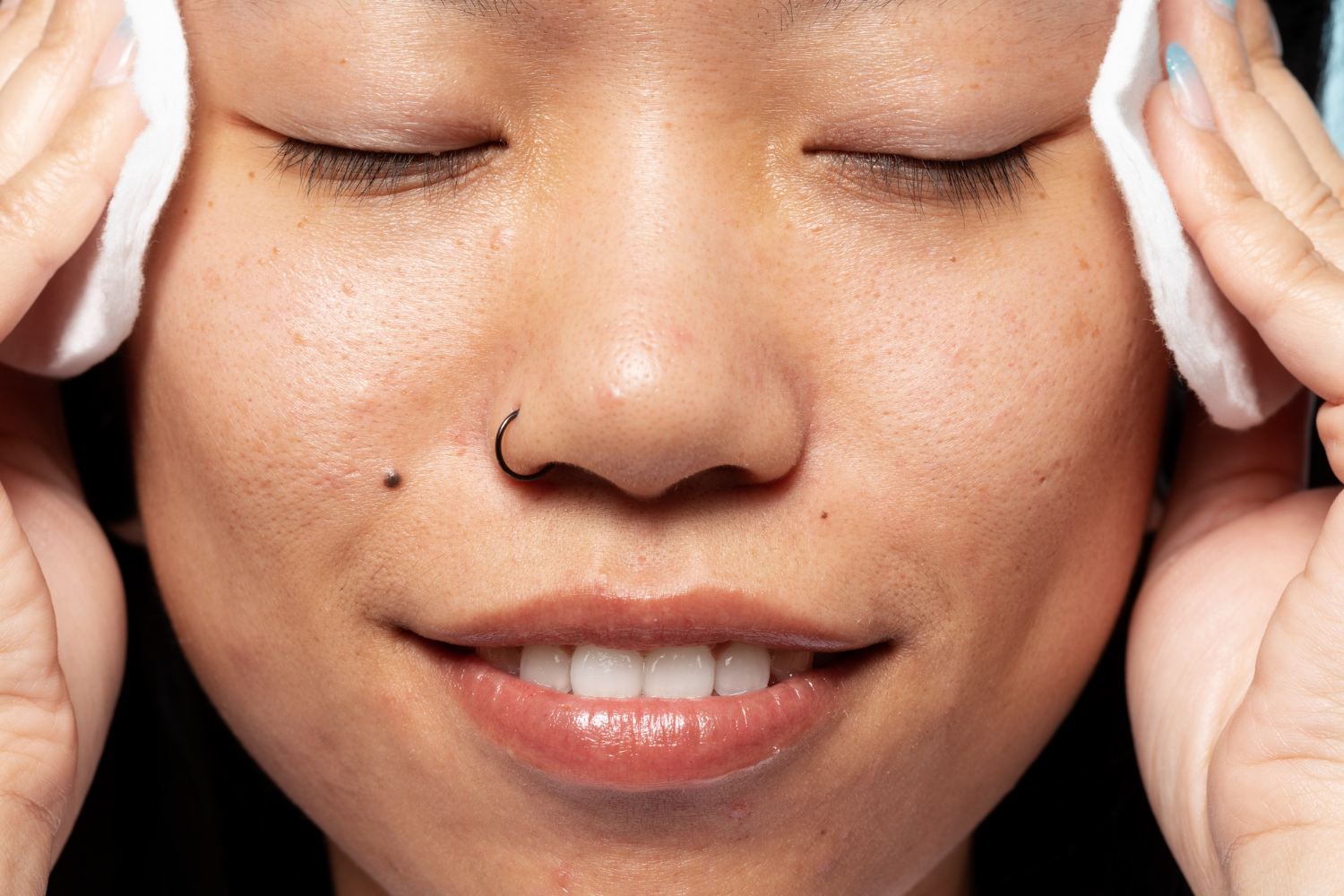 10 Cara Mengecilkan Pori-Pori dengan Skincare & Treatment Medis