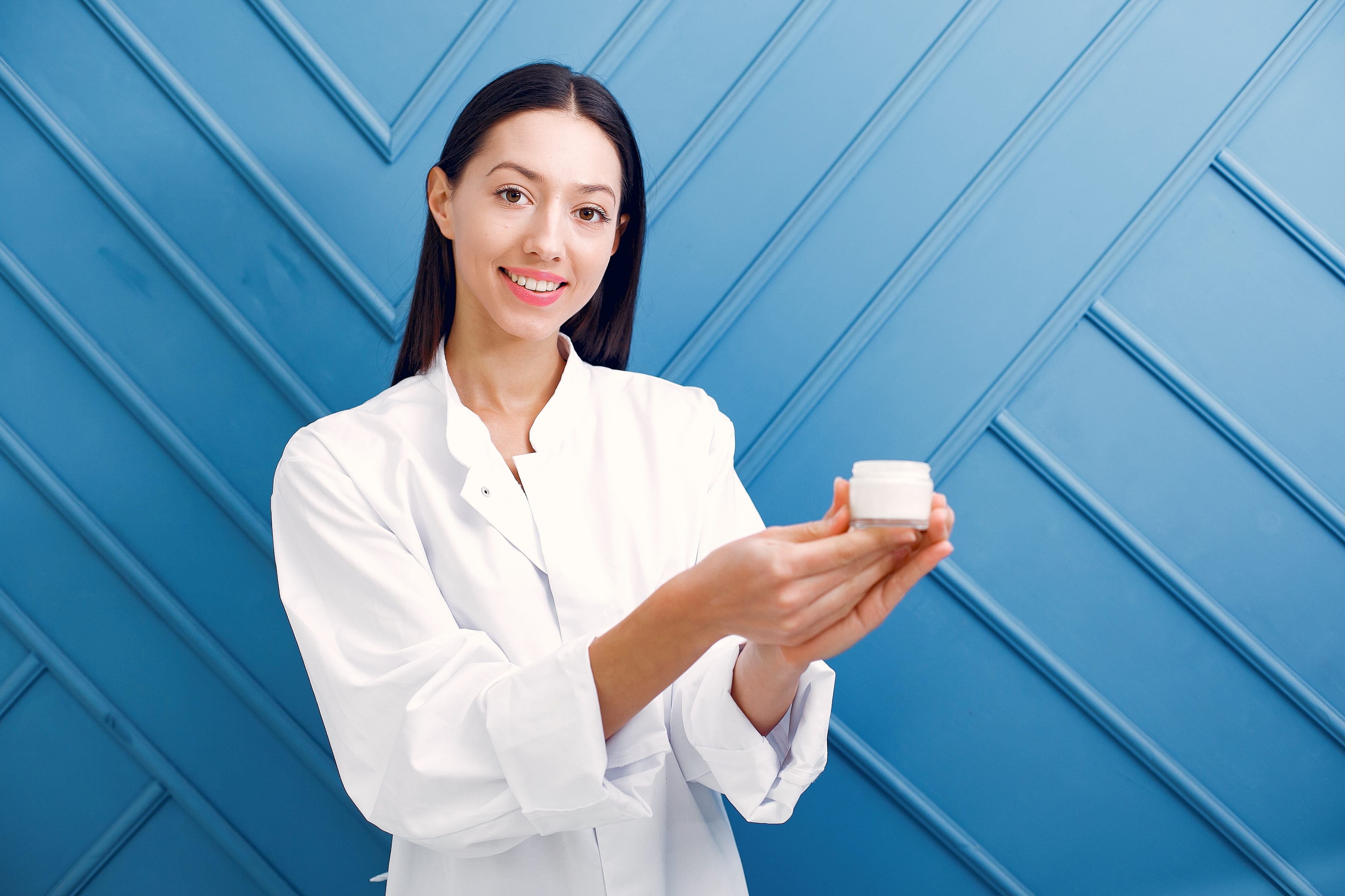 Skincare Rekomendasi Dokter Bikin Ketergantungan, Mitos atau Fakta?